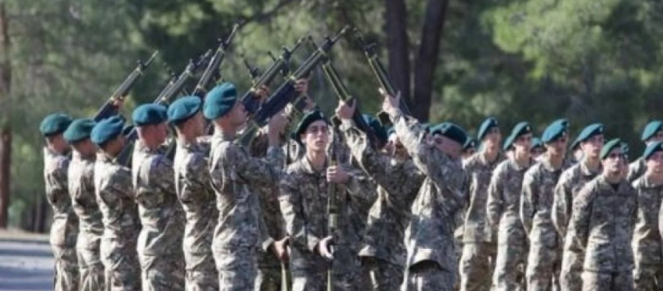 Απονομή πράσινου μπερέ σε... ζωντανή μετάδοση